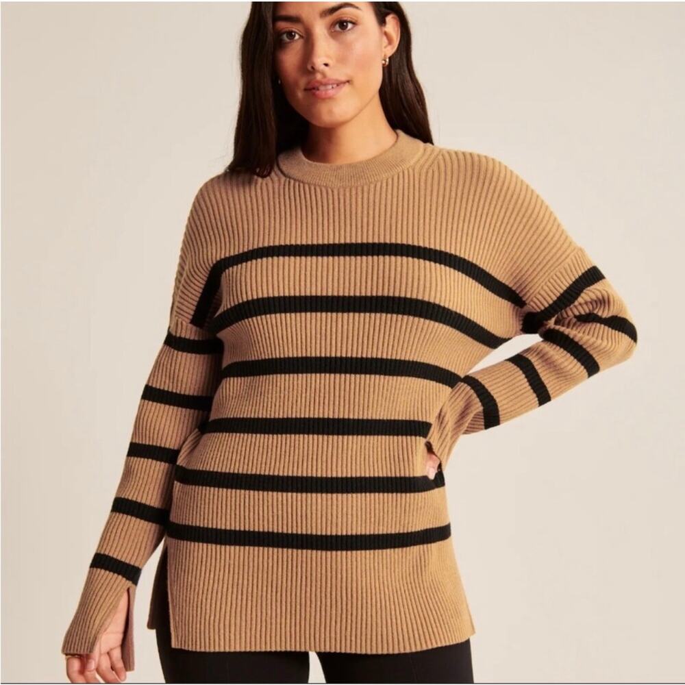 NWT Abercrombie & Fitch Luxe Loft Oversized Crew Sweater Size Medium